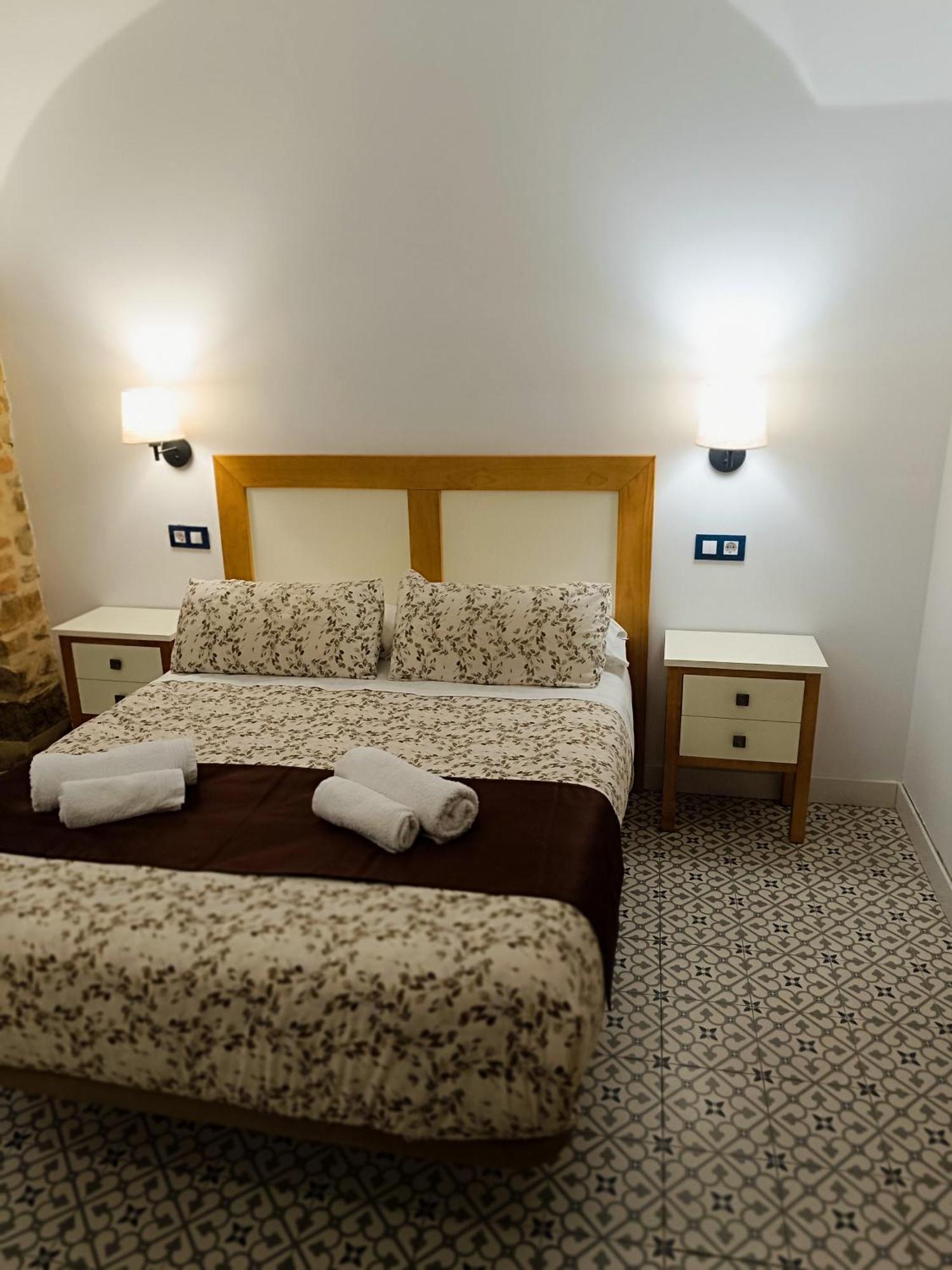 Al-Qazeres Suites Касерес Экстерьер фото