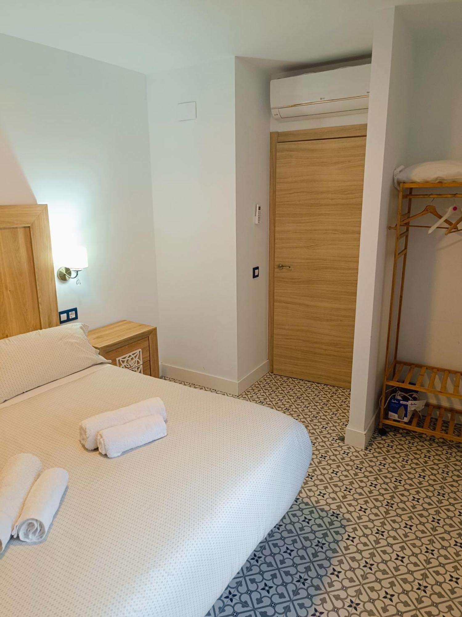 Al-Qazeres Suites Касерес Экстерьер фото