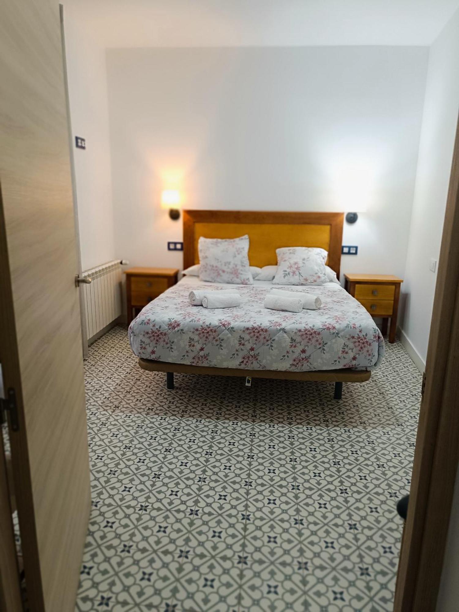Al-Qazeres Suites Касерес Экстерьер фото